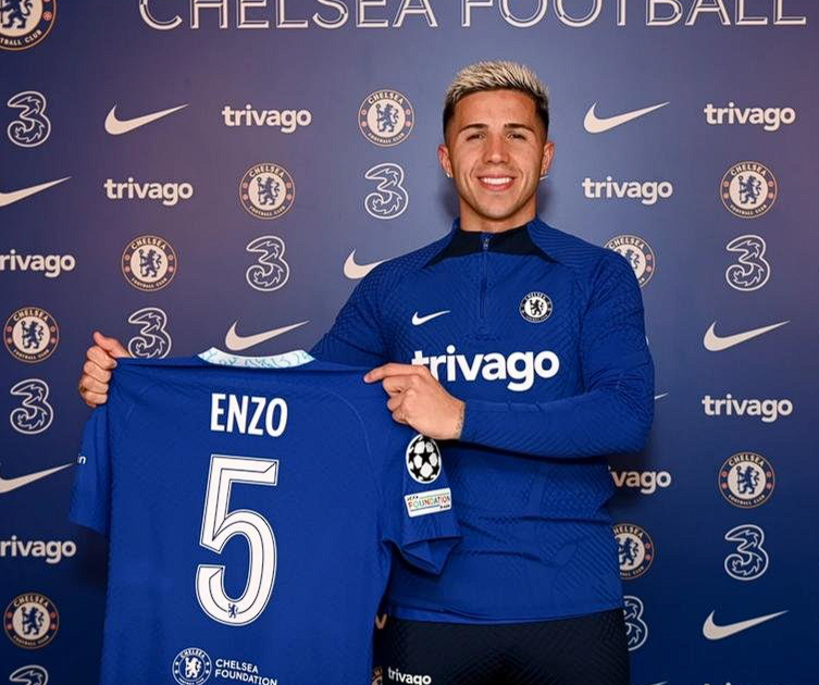 阿根廷记者剖析恩佐转会传闻与切尔西处罚风波
